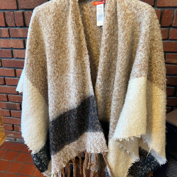 Joe Fresh Sweaters - Brand new Super soft Joes poncho